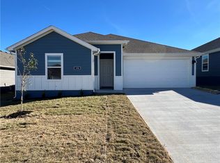 106 NW Bellflower Ave, Gentry, AR 72734