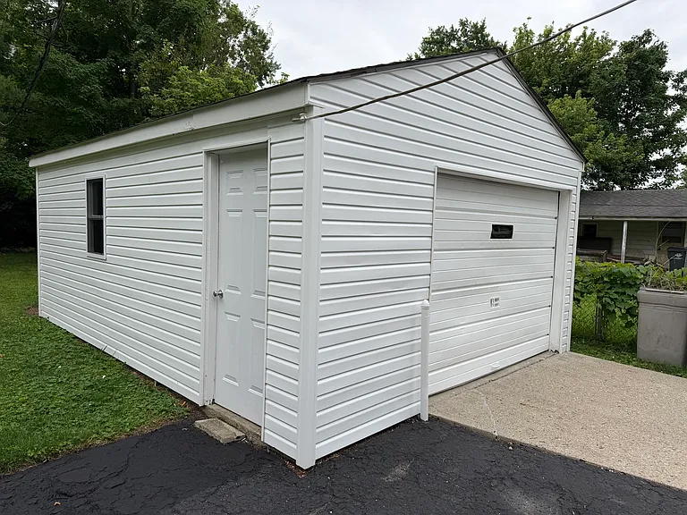 886 Lancaster Ave — Photo 4