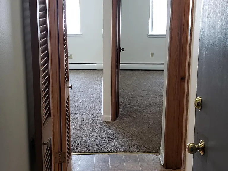 2619 N Oakland Ave — Photo 6