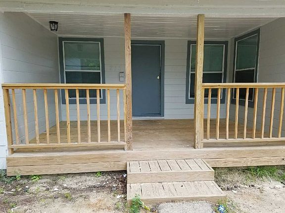 2nd image of 215 E Menefee St