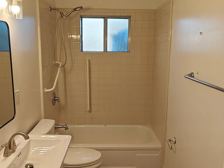 8945 Bedford Ave — Photo 15