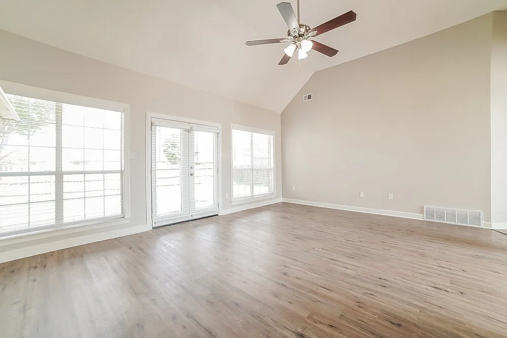 3 bed, 2.0 bath, 2123 sqft, $2,255 — Photo 4
