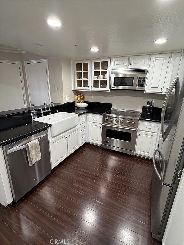 1 bed, 678 sqft, $2,650 — Photo 2