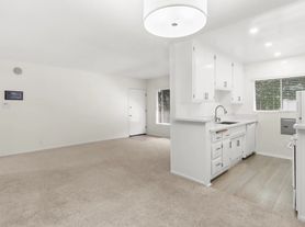 1226 McClellan Dr, Los Angeles, CA