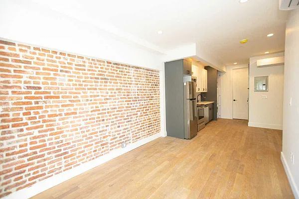 Rented by Venn NY Inc | media 11