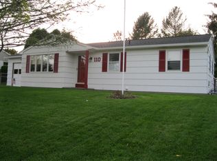 110 Gannett Rd, Farmington, NY 14425