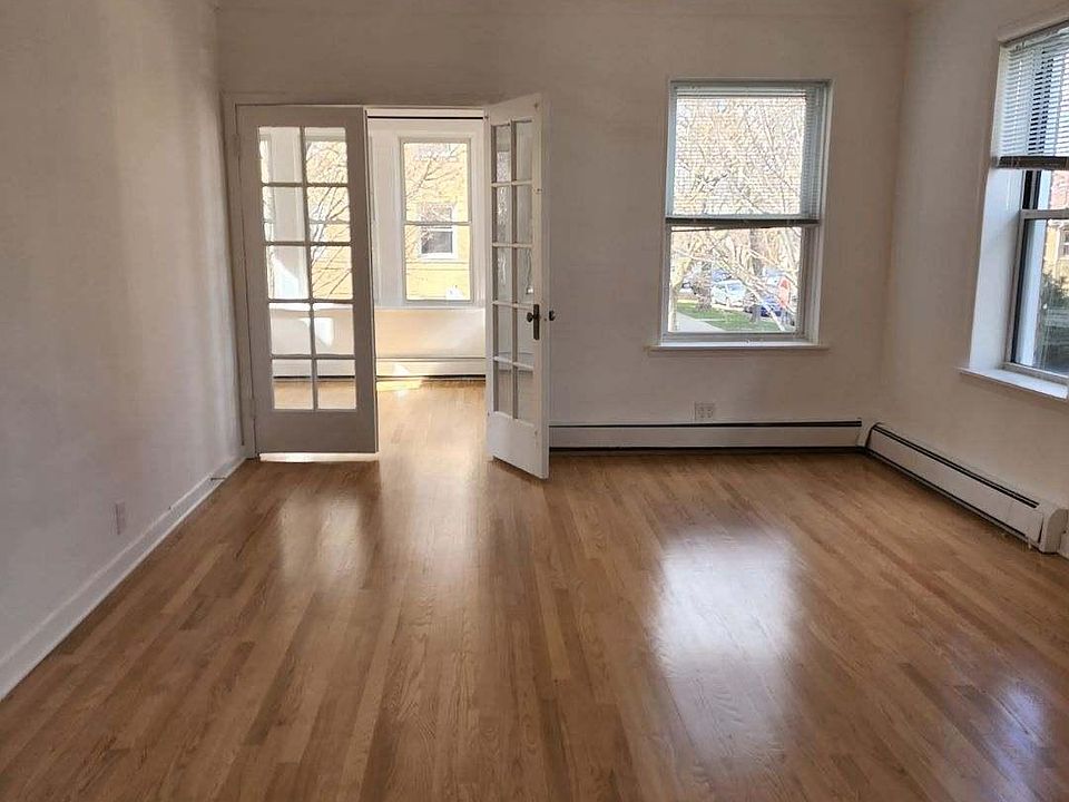 Living room (facing north)