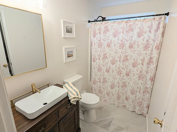 5th image of 2123 Waverly St