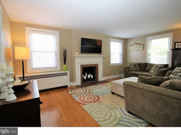 4th image of 176 Glentay Ave