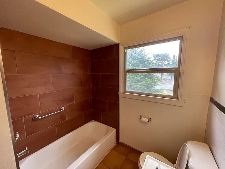 2376 Lk Wood Blvd — Photo 25