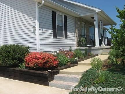 Front view of walkway to front door
