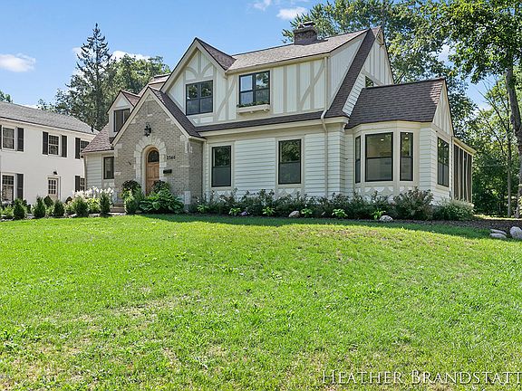 2nd image of 2560 Elmwood Dr SE