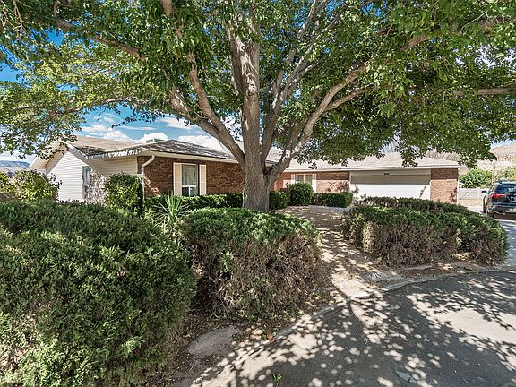3rd image of 520 N 290th Cir W