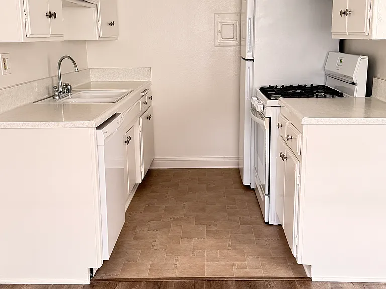 3752 Hughes Ave #19 — Photo 7