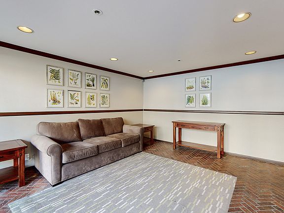 3rd image of 1210 S Shenandoah St APT 303