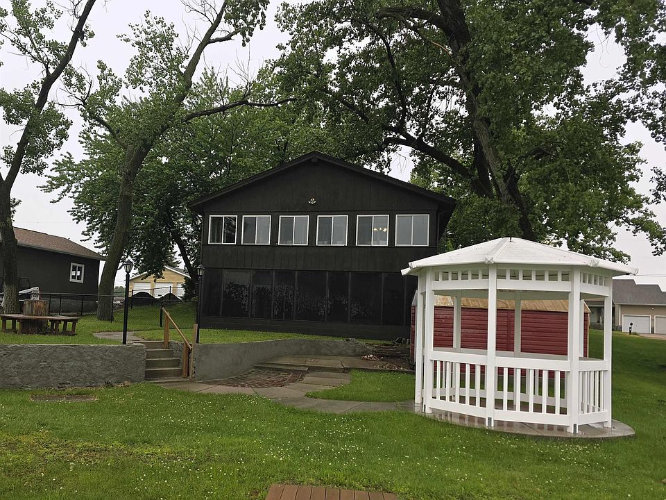 1st image of 33 Lakewood Dr