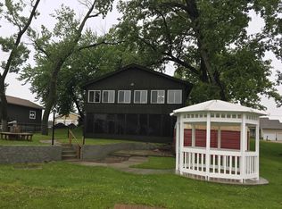 33 Lakewood Dr, Columbus, NE 68601