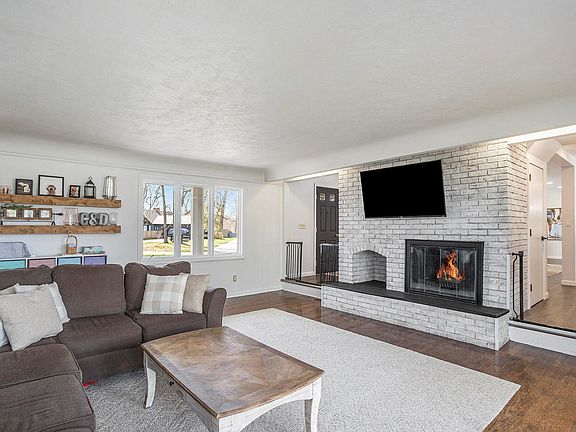 2nd image of 204 Lynwood Dr