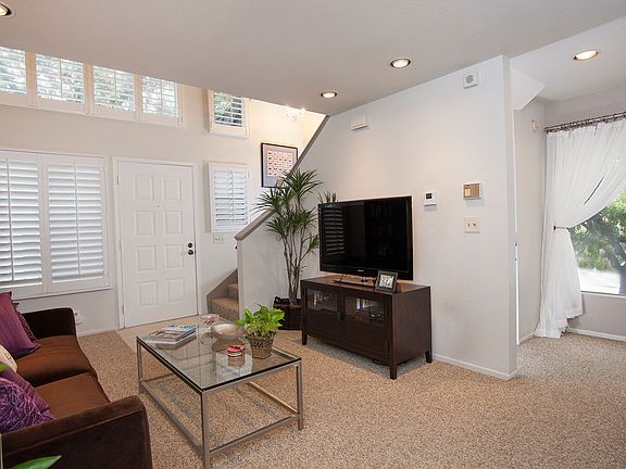 4th image of 279 E Glenarm St APT 5