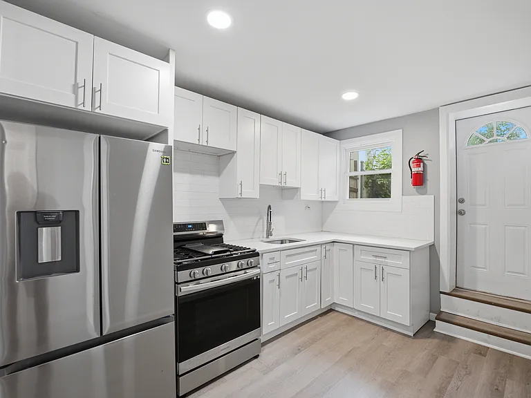 71 E 22nd St #1 — Photo 9