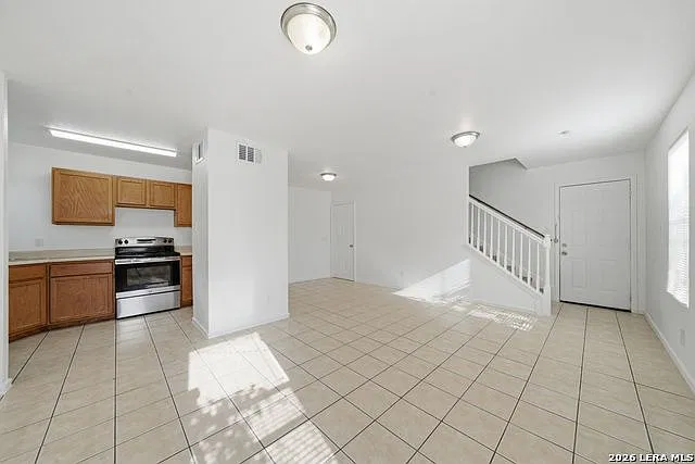 3 bed, 1.5 bath, 1100 sqft, $1,495 — Photo 2