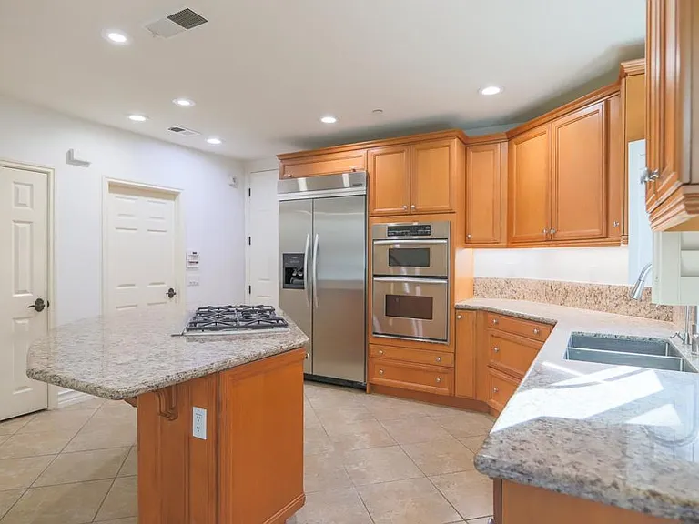 415 N Cedros N — Photo 33