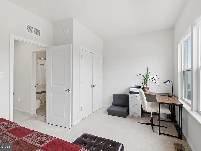 3469 Carnaby St — Photo 28