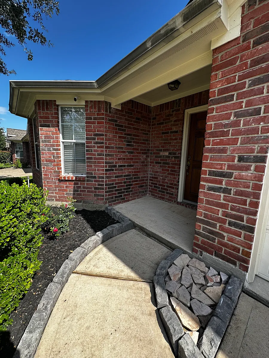 Building Photo - 9035 N Ferndale Place Dr
