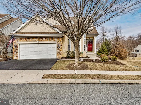 5 King Ct, Boothwyn, PA 19061