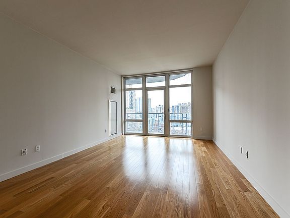 4th image of 555 W 59th St APT 22H