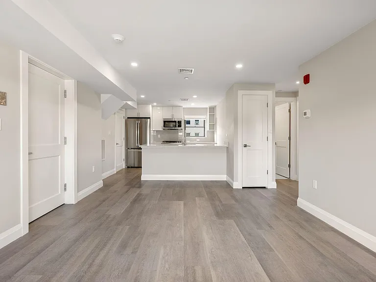 329 Summit Avenue — Photo 10