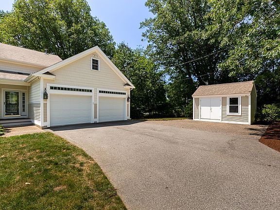 4th image of 419 Winnacunnet Road