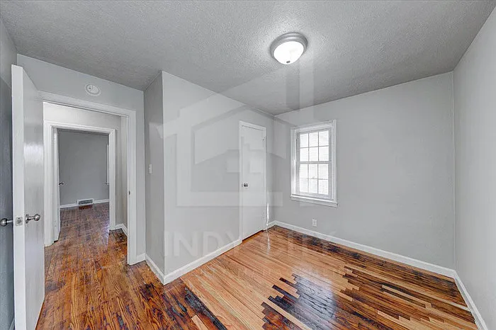 3535 N Oxford St — Photo 15