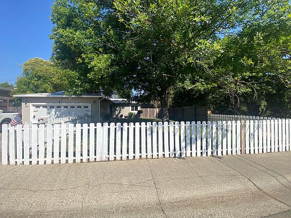 3rd image of 1300 Champion Oaks Dr
