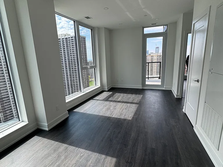 25 Cordova Ave #Penthouse 05 — Photo 6