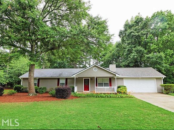 2nd image of 5 Christian Woods Dr SE
