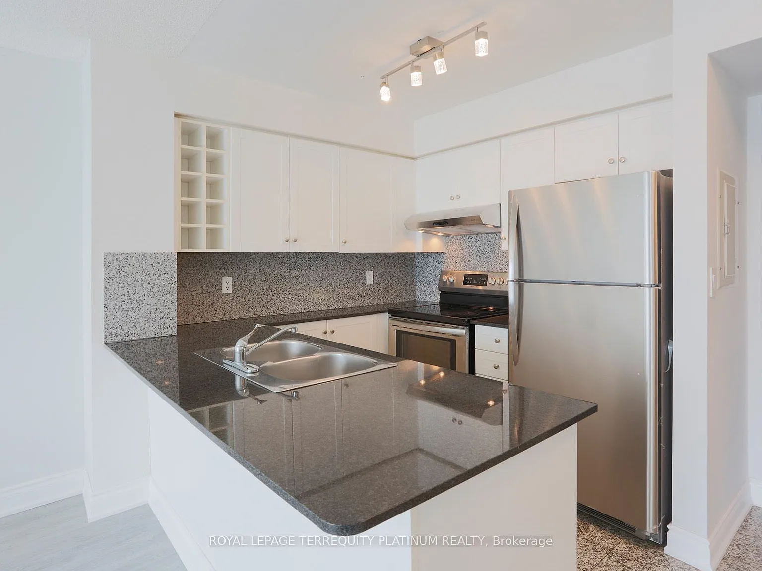 1 bed, $2,400 — Photo 4