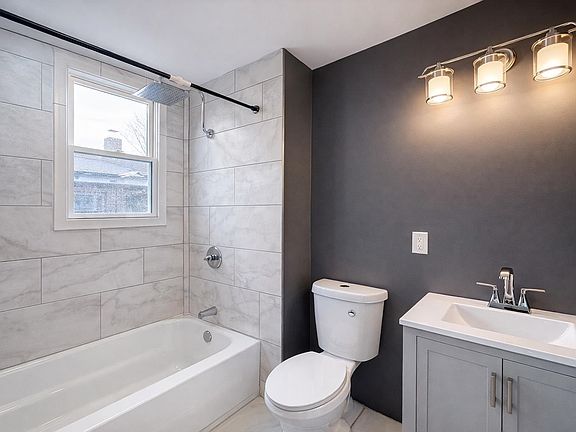 5th image of 1572 Summit Ave #2B