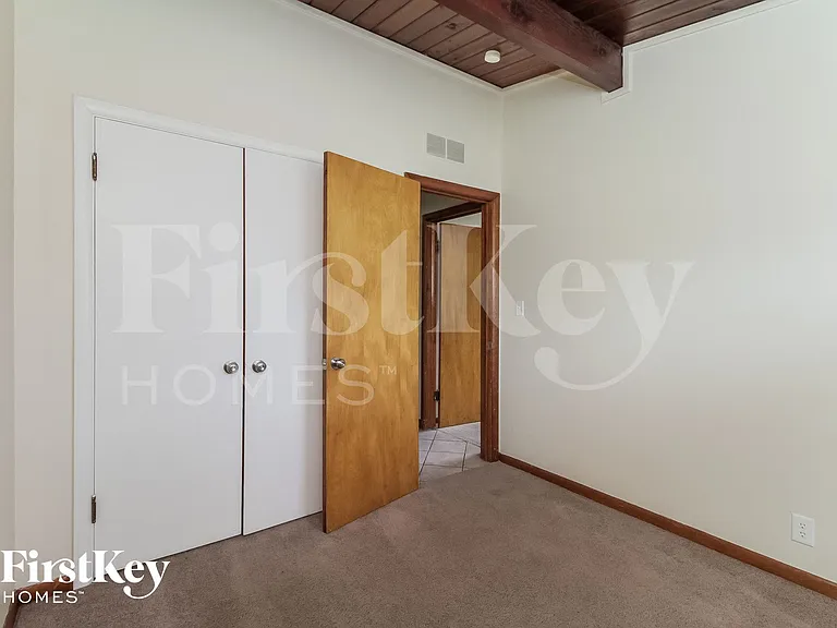1054 Kenmore Ave — Photo 11