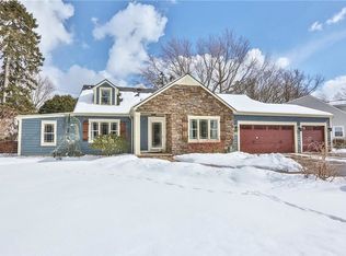 10 Woodcrest Dr, Rochester, NY 14625