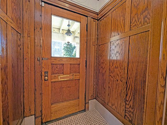 3rd image of 836 E 52nd St