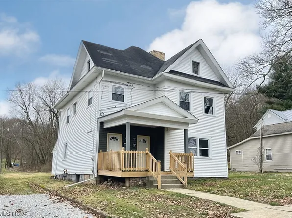 332 E High St, Uhrichsville, OH 44683