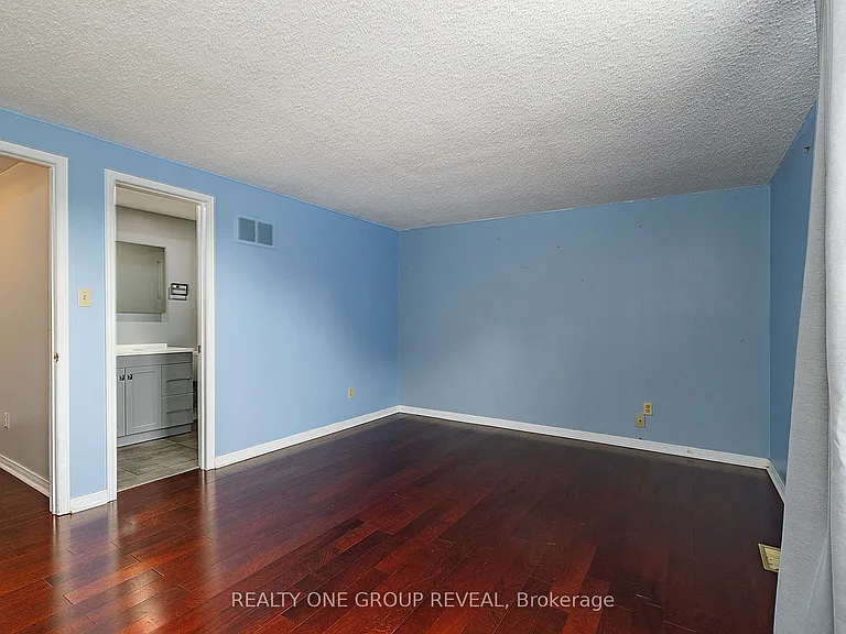 326 Prince Of Wales Dr — Photo 27