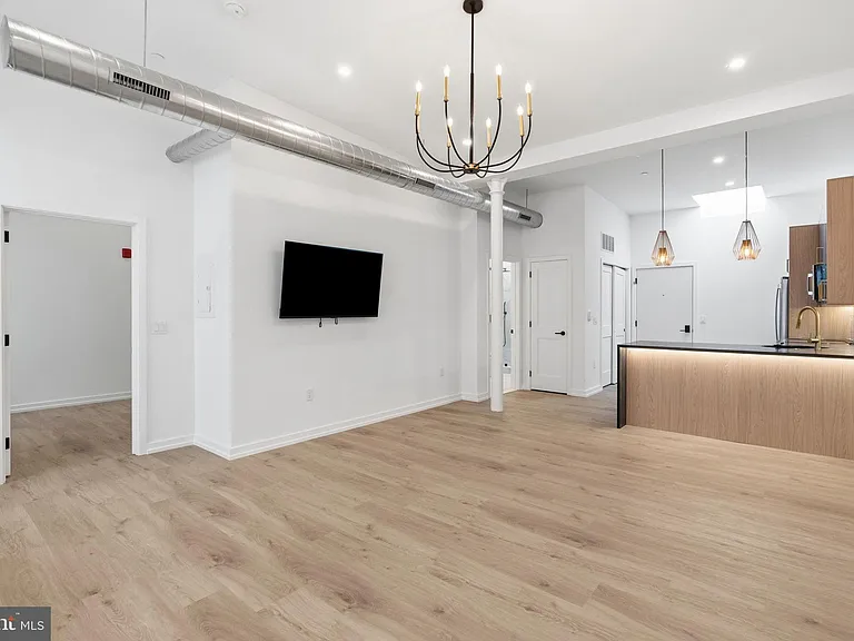 203 S 13th St #4B — Photo 9