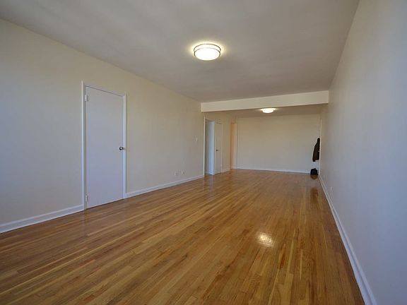 2nd image of 3415 Parsons Blvd APT 6R