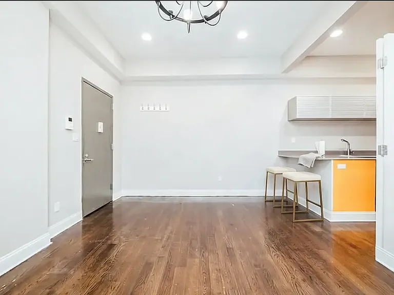 471 Keap St #2R — Photo 5