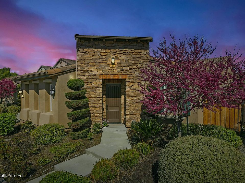 1st image of 215 E Cara Ct