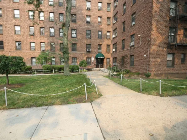 52-54 65th Place #5L, Maspeth, NY 11378