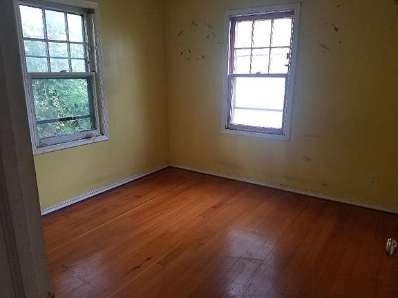 4th image of 110 Ludlam Ave