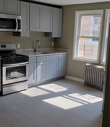 2nd image of 37 Beekman Ave